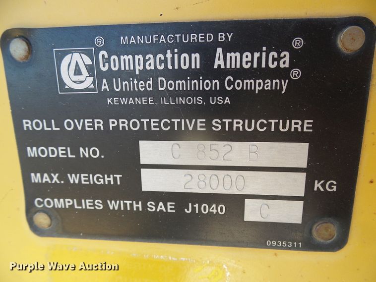 image for item DG8466 1999 Hypac C852B  vibratory single drum roller