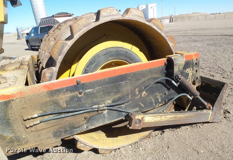 image for item DG8466 1999 Hypac C852B  vibratory single drum roller