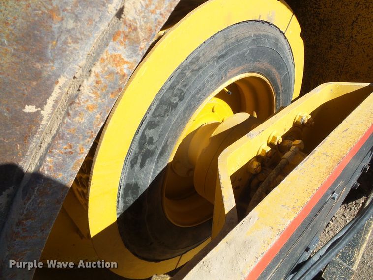 image for item DG8466 1999 Hypac C852B  vibratory single drum roller