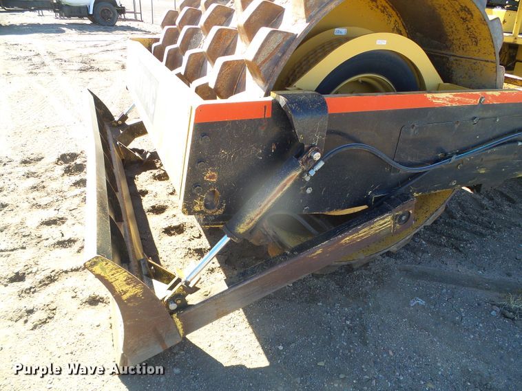 image for item DG8466 1999 Hypac C852B  vibratory single drum roller