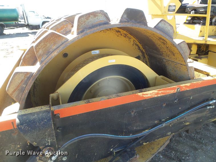 image for item DG8466 1999 Hypac C852B  vibratory single drum roller