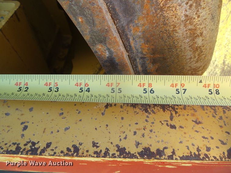 image for item DG8466 1999 Hypac C852B  vibratory single drum roller