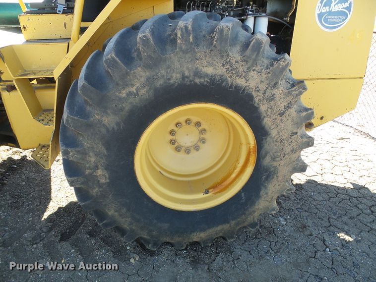 image for item DG8466 1999 Hypac C852B  vibratory single drum roller