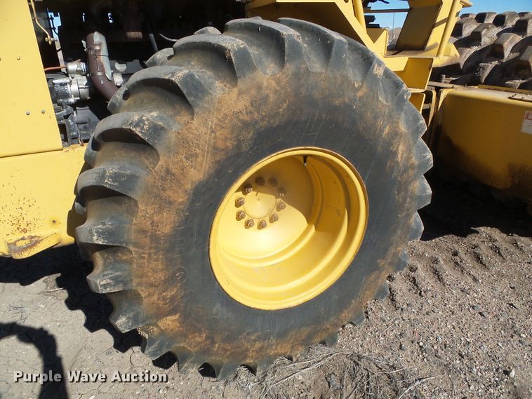 image for item DG8466 1999 Hypac C852B  vibratory single drum roller