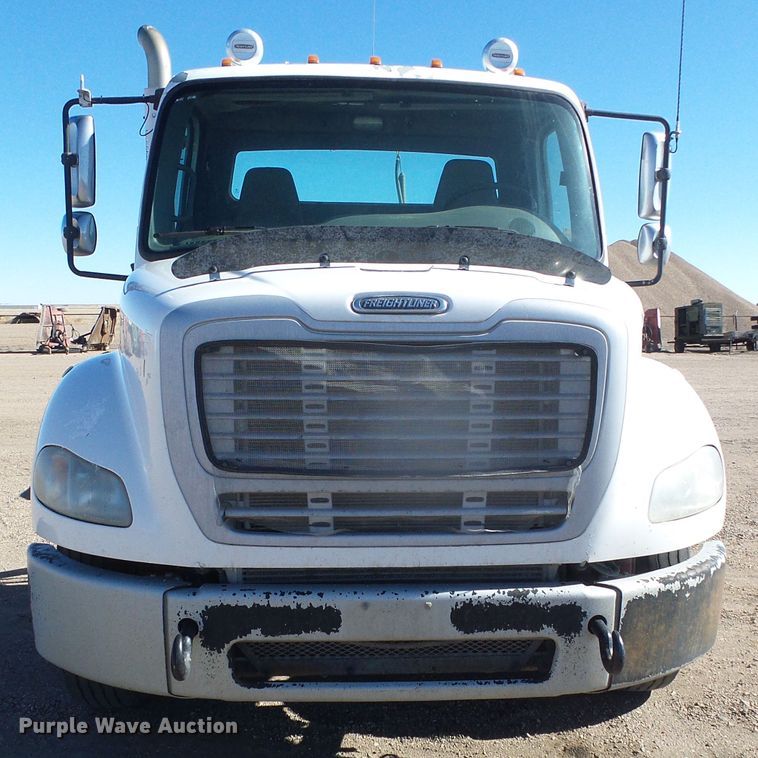 image for item DG8468 2009 Freightliner Business Class M2  semi truck