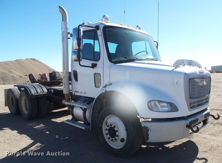 image for item DG8468 2009 Freightliner Business Class M2  semi truck