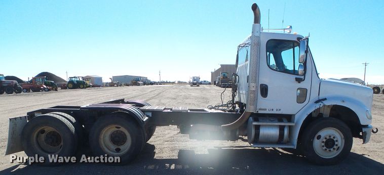 image for item DG8468 2009 Freightliner Business Class M2  semi truck