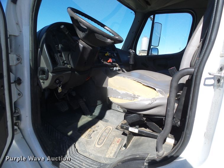 image for item DG8468 2009 Freightliner Business Class M2  semi truck