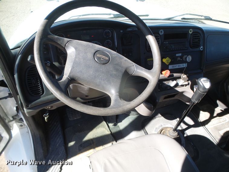 image for item DG8468 2009 Freightliner Business Class M2  semi truck