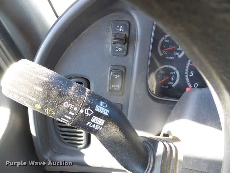 image for item DG8468 2009 Freightliner Business Class M2  semi truck