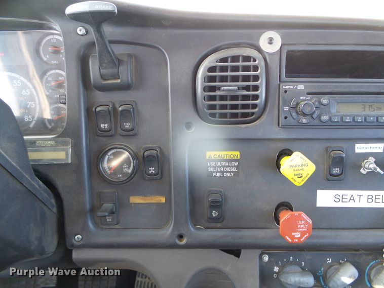 image for item DG8468 2009 Freightliner Business Class M2  semi truck