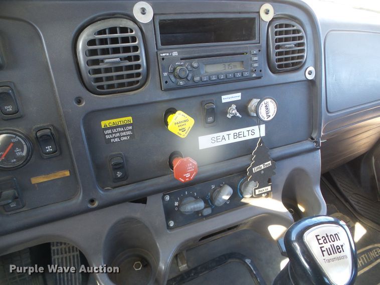 image for item DG8468 2009 Freightliner Business Class M2  semi truck