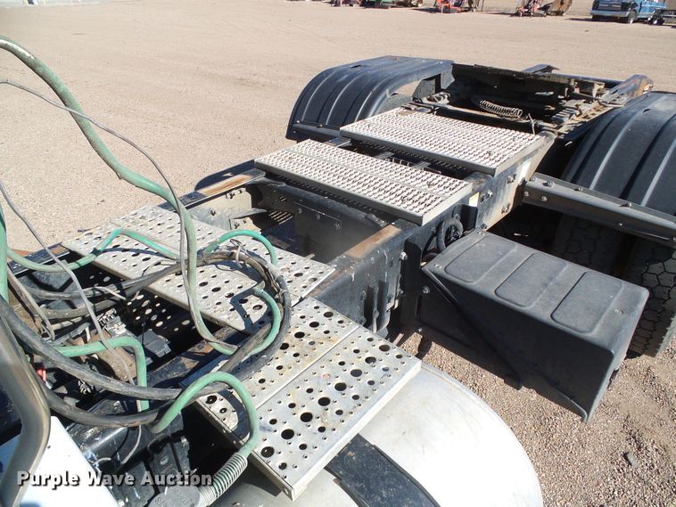 image for item DG8468 2009 Freightliner Business Class M2  semi truck