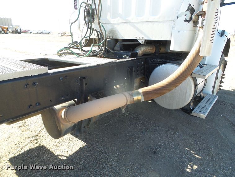 image for item DG8468 2009 Freightliner Business Class M2  semi truck