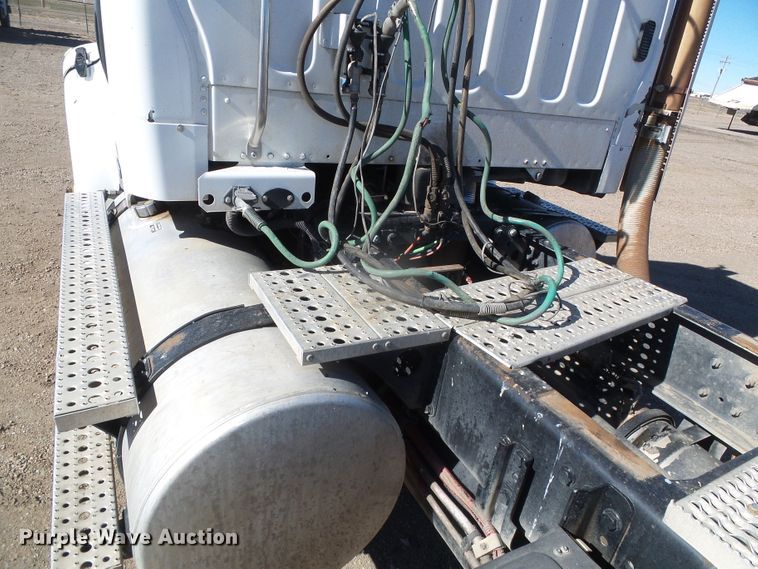 image for item DG8468 2009 Freightliner Business Class M2  semi truck