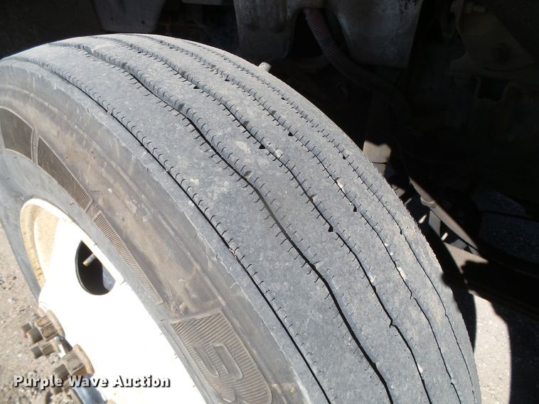 image for item DG8468 2009 Freightliner Business Class M2  semi truck