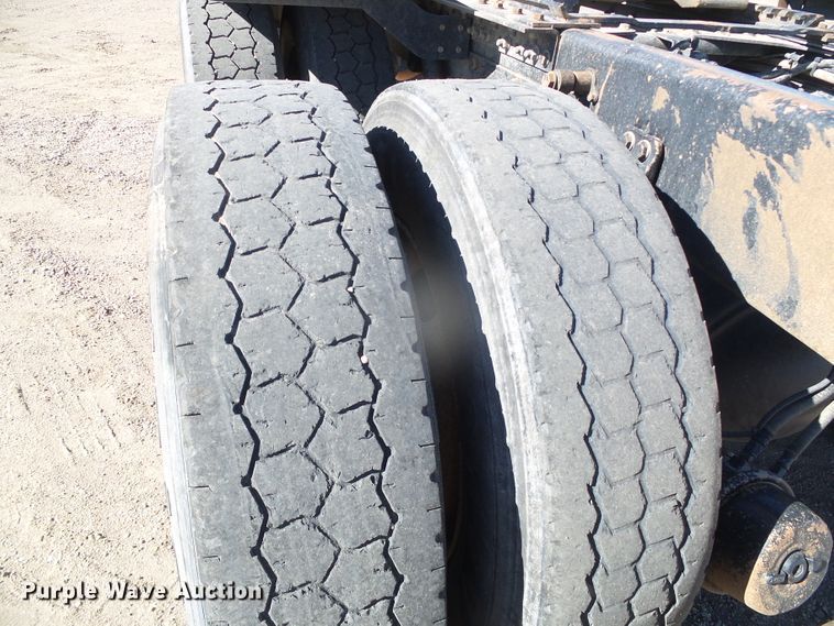 image for item DG8468 2009 Freightliner Business Class M2  semi truck