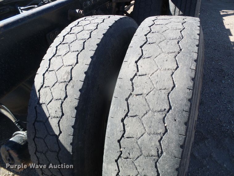 image for item DG8468 2009 Freightliner Business Class M2  semi truck