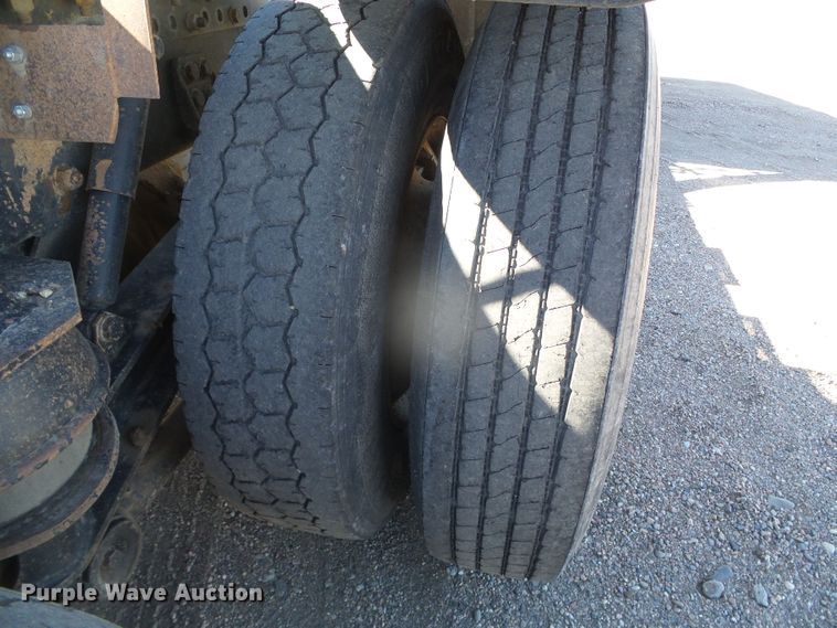 image for item DG8468 2009 Freightliner Business Class M2  semi truck