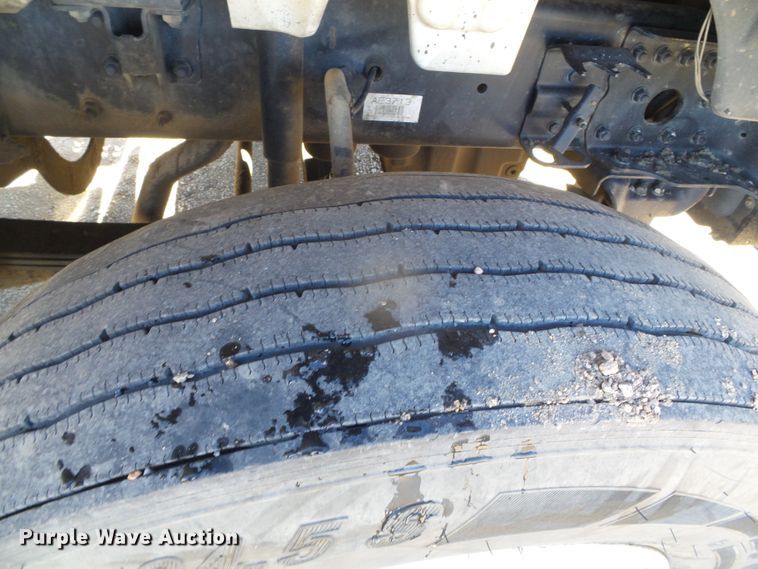 image for item DG8468 2009 Freightliner Business Class M2  semi truck