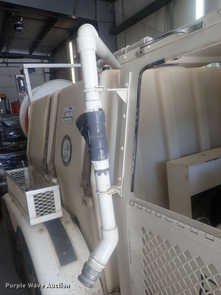 image for item DI4716 2001 Sewer Equipment Company of America 747-FR2000  sewer jetter trailer