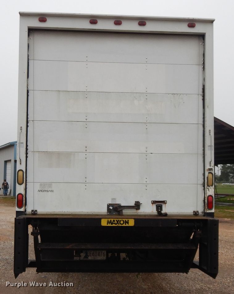 image for item DI7732 1999 International 4700  box truck