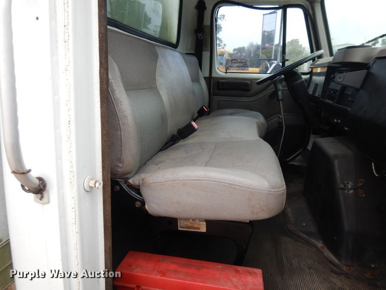 image for item DI7732 1999 International 4700  box truck