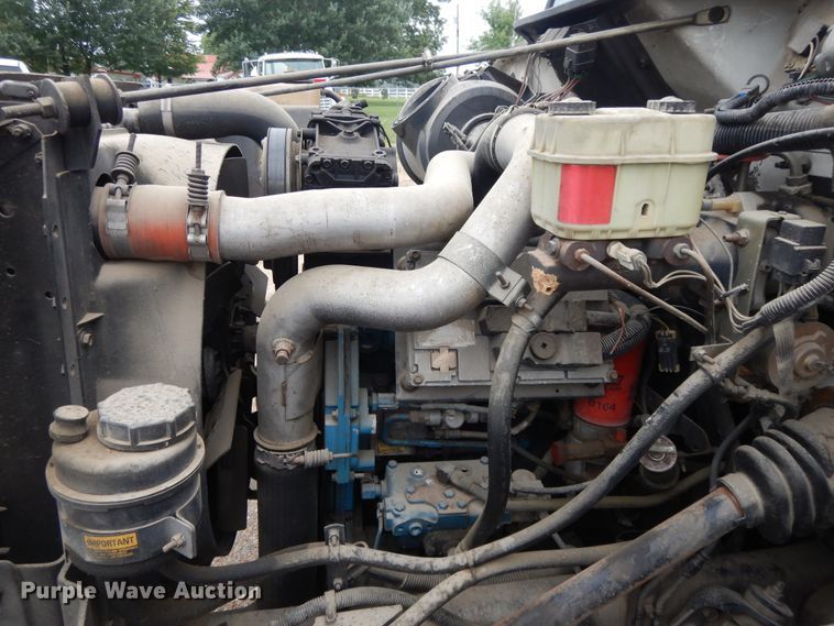 image for item DI7732 1999 International 4700  box truck