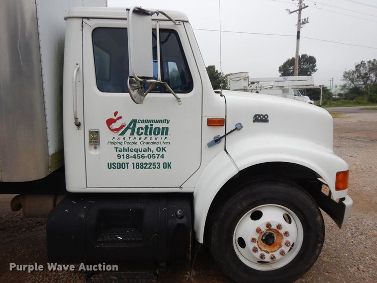 image for item DI7732 1999 International 4700  box truck