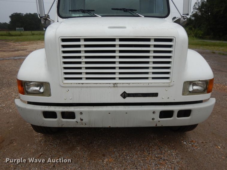 image for item DI7732 1999 International 4700  box truck