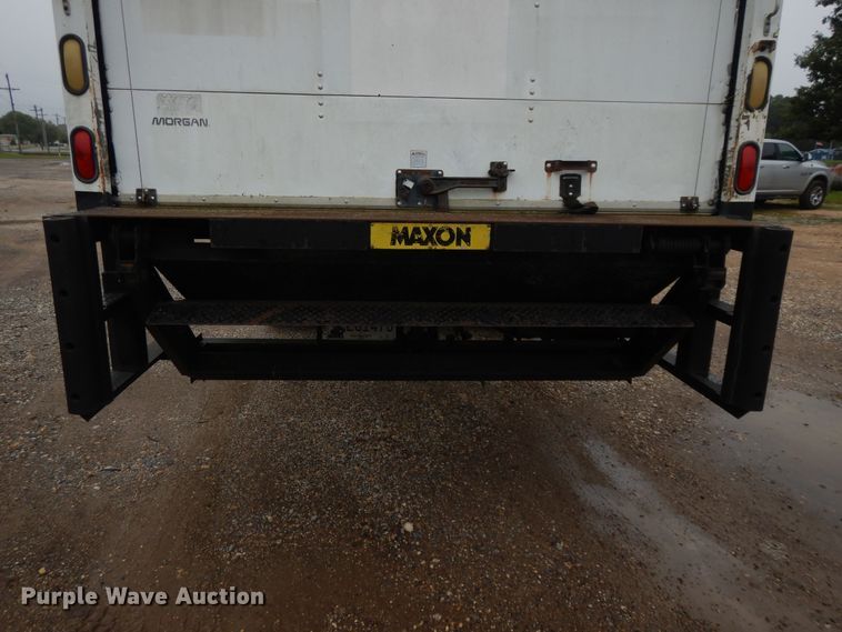 image for item DI7732 1999 International 4700  box truck