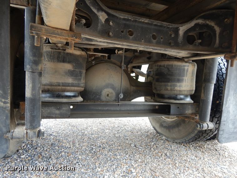 image for item DI7732 1999 International 4700  box truck