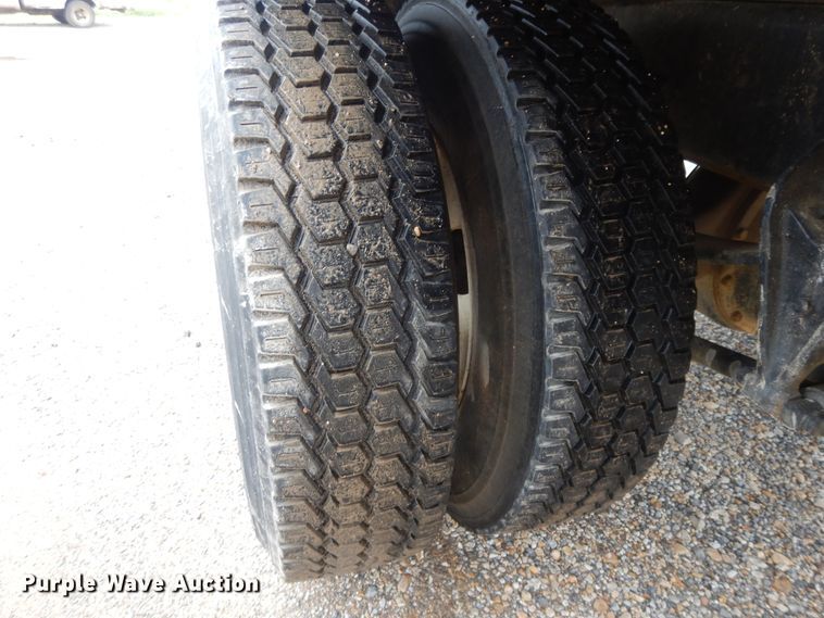 image for item DI7732 1999 International 4700  box truck