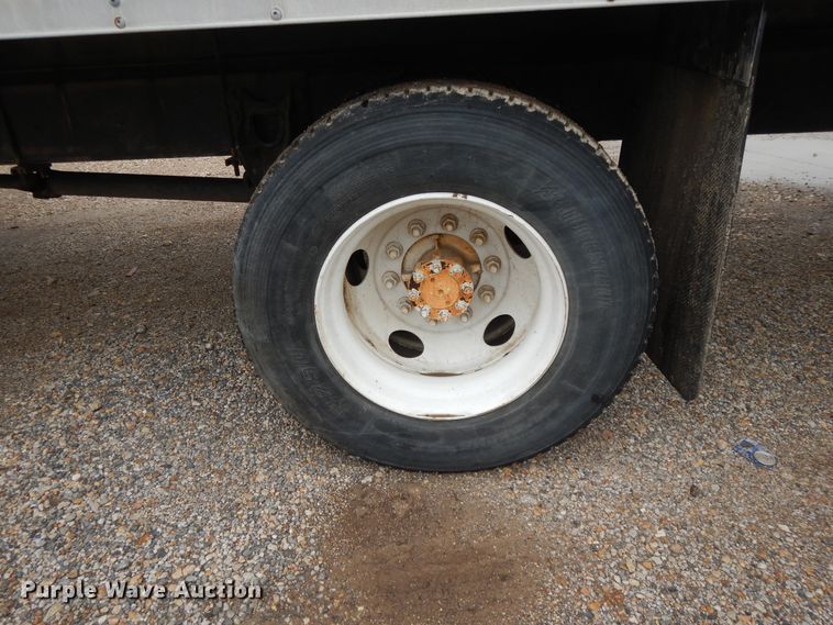 image for item DI7732 1999 International 4700  box truck