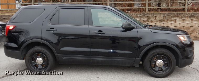 image for item DJ2841 2017 Ford Explorer Police Interceptor  SUV