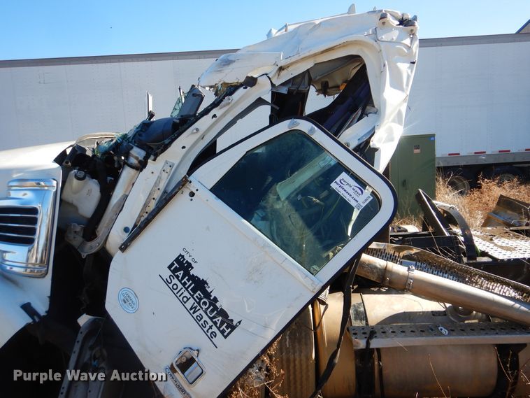 image for item DJ8620 2012 Freightliner Coronado  semi truck