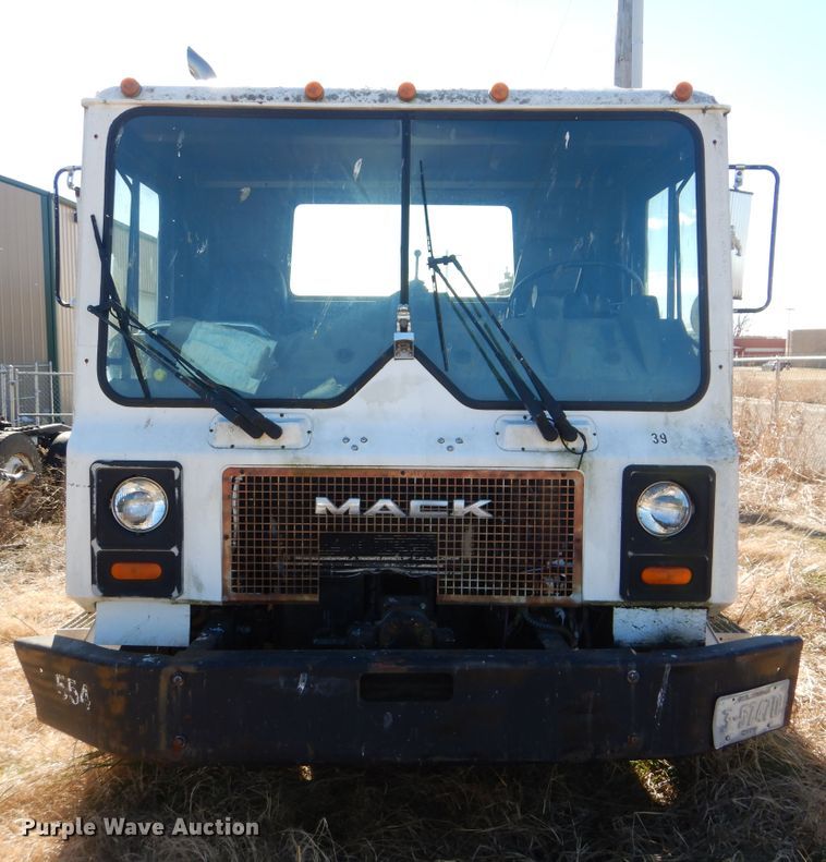 image for item DJ8621 1996 Mack MR  roll-off container truck