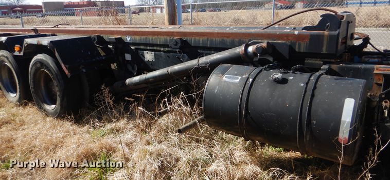 image for item DJ8621 1996 Mack MR  roll-off container truck