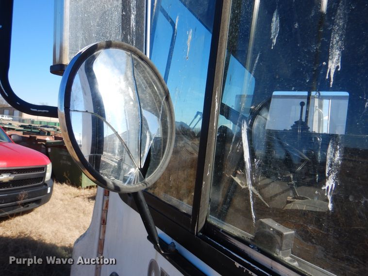 image for item DJ8621 1996 Mack MR  roll-off container truck