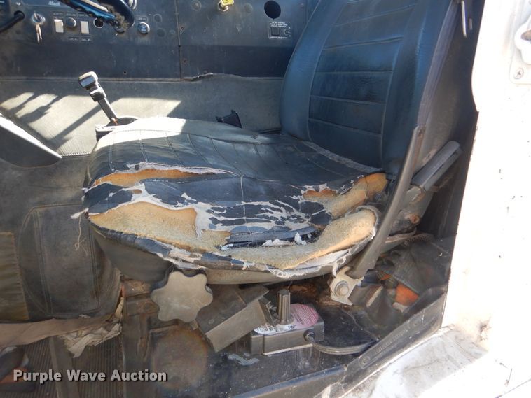 image for item DJ8621 1996 Mack MR  roll-off container truck