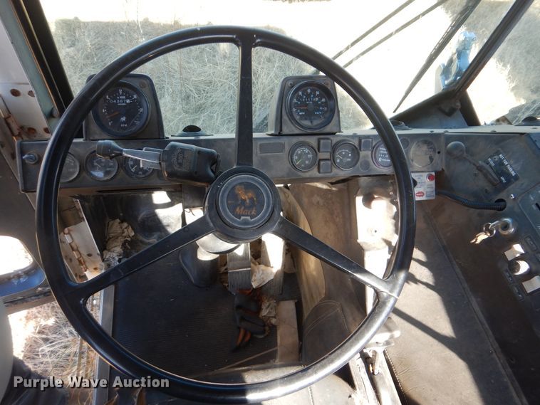 image for item DJ8621 1996 Mack MR  roll-off container truck