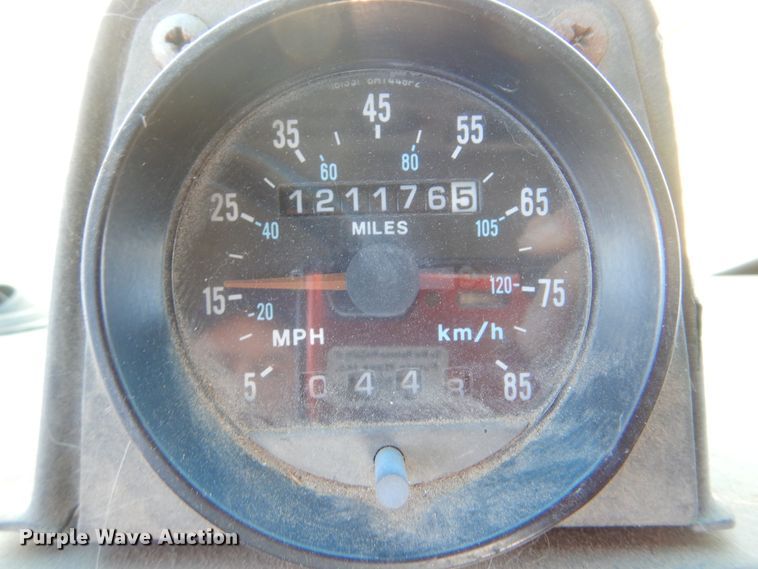 image for item DJ8621 1996 Mack MR  roll-off container truck