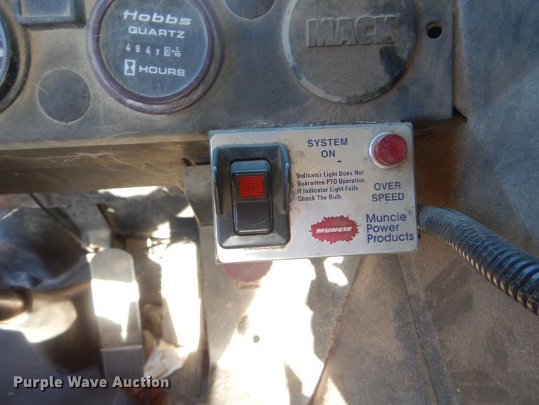 image for item DJ8621 1996 Mack MR  roll-off container truck