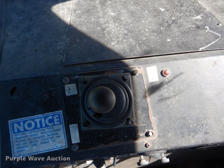 image for item DJ8621 1996 Mack MR  roll-off container truck