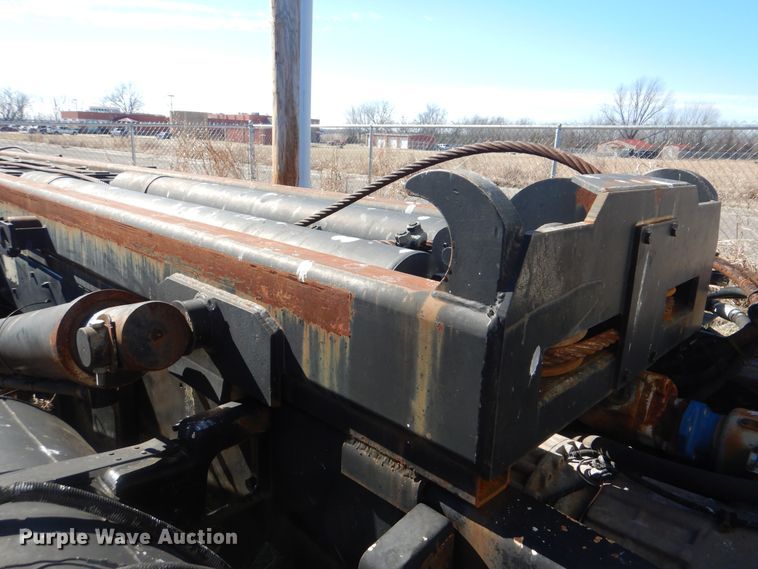 image for item DJ8621 1996 Mack MR  roll-off container truck