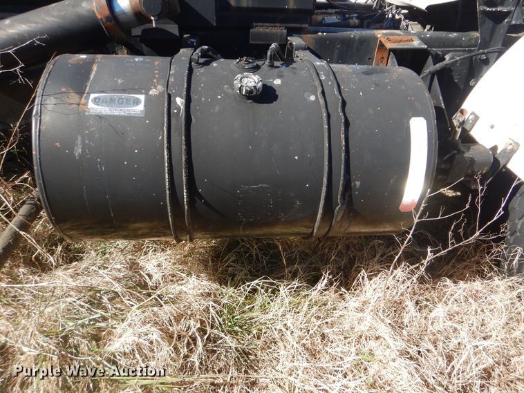 image for item DJ8621 1996 Mack MR  roll-off container truck