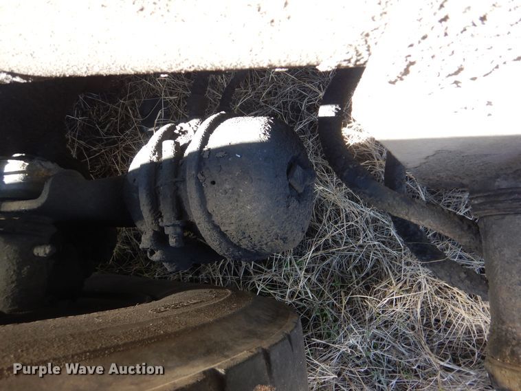 image for item DJ8621 1996 Mack MR  roll-off container truck