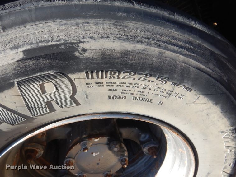 image for item DJ8621 1996 Mack MR  roll-off container truck