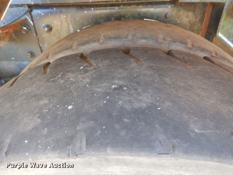 image for item DJ8621 1996 Mack MR  roll-off container truck