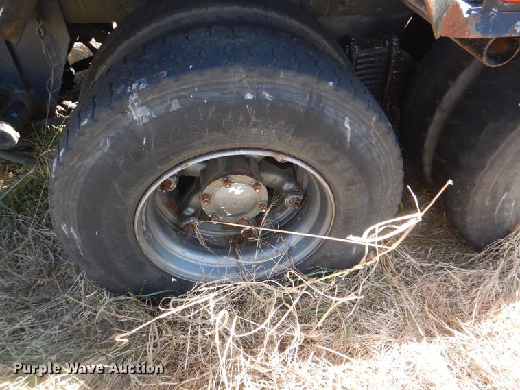 image for item DJ8621 1996 Mack MR  roll-off container truck